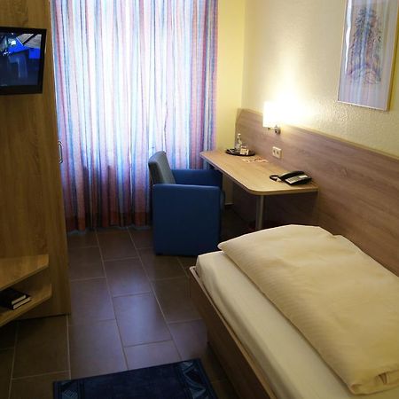 Hotel "Drei Rosen" Ohg Regina & Hans - Peter Fassbinder Leinefelde-Worbis Extérieur photo