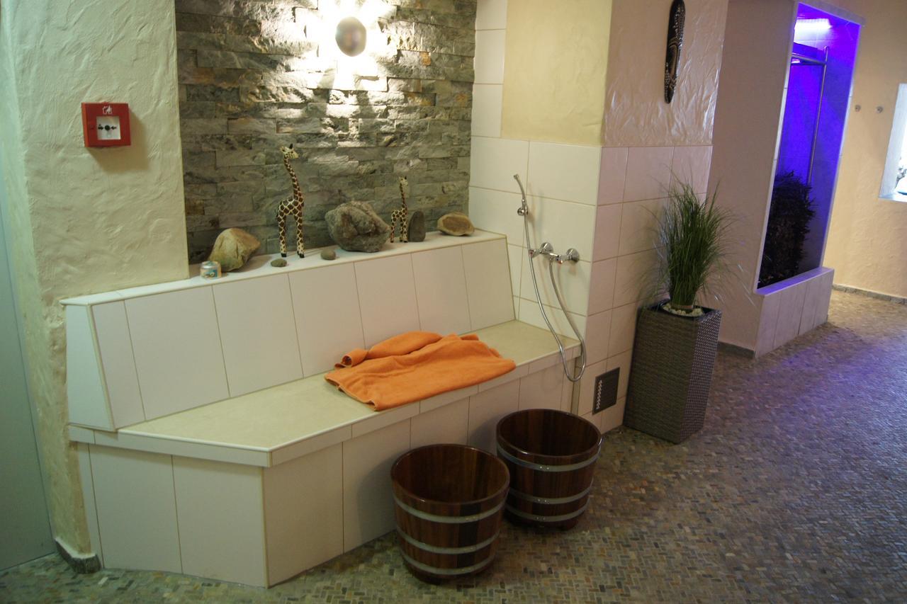 Hotel "Drei Rosen" Ohg Regina & Hans - Peter Fassbinder Leinefelde-Worbis Extérieur photo
